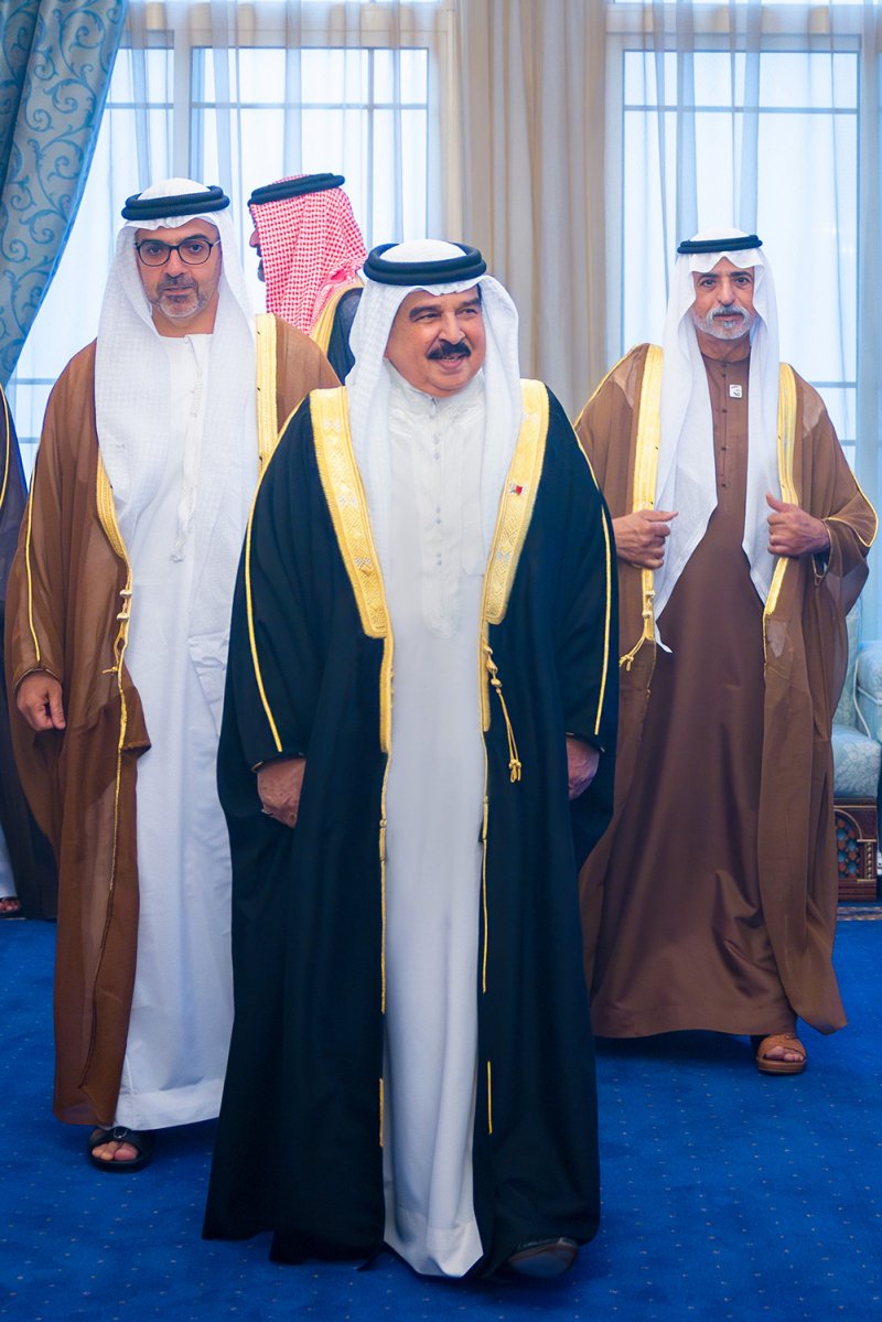 سمو الشيخ حامد بن زايد آل نهيان ووزير التسامح والتعايش الإماراتي يهنئان جلالة الملك المعظم