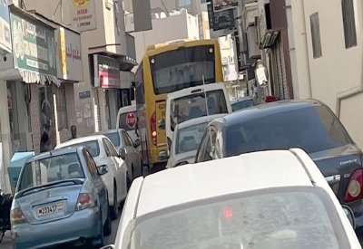 يجب منع حافلات الطلبة الكبيرة من دخول الشوارع الضيقة بالحد