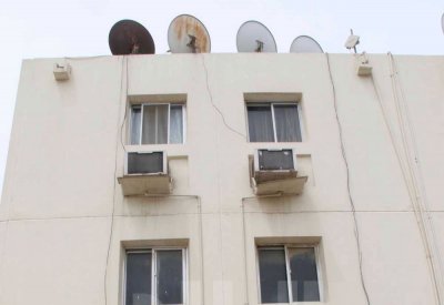 شقة “الإسكان” قديمة وبمنطقة مظلمة