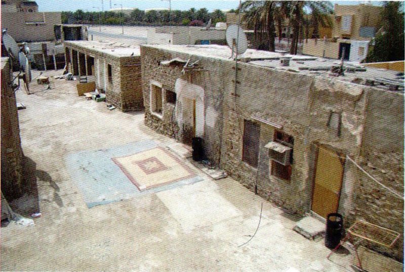 بيت عمره 100 سنة بالهملة بلا وثيقة عقارية