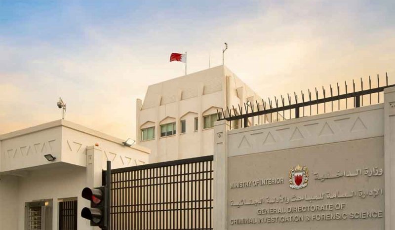 الإدارة العامة للمباحث والأدلة الجنائية : القبض على شخص قام برش مادة حارقة على امرأة إثر خلاف عائلي بينهما 