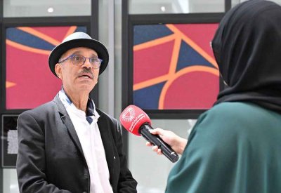 فنانون: عرض اللوحات في المركز يبرز الإبداع البحريني ويسهم في تعزيز الحراك الثقافي في المملكة