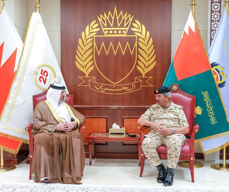 القائد العام لقوة دفاع البحرين يستقبل سمو الممثل الشخصي لجلالة الملك المعظم رئيس المجلس الأعلى للبيئة رئيس اللجنة العليا المنظمة لمعرض البحرين الدولي للطيران