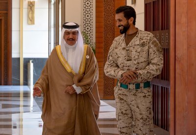 ناصر بن حمد: دور بارز لوزارة الداخلية في الحفاظ على الأمن والاستقرار