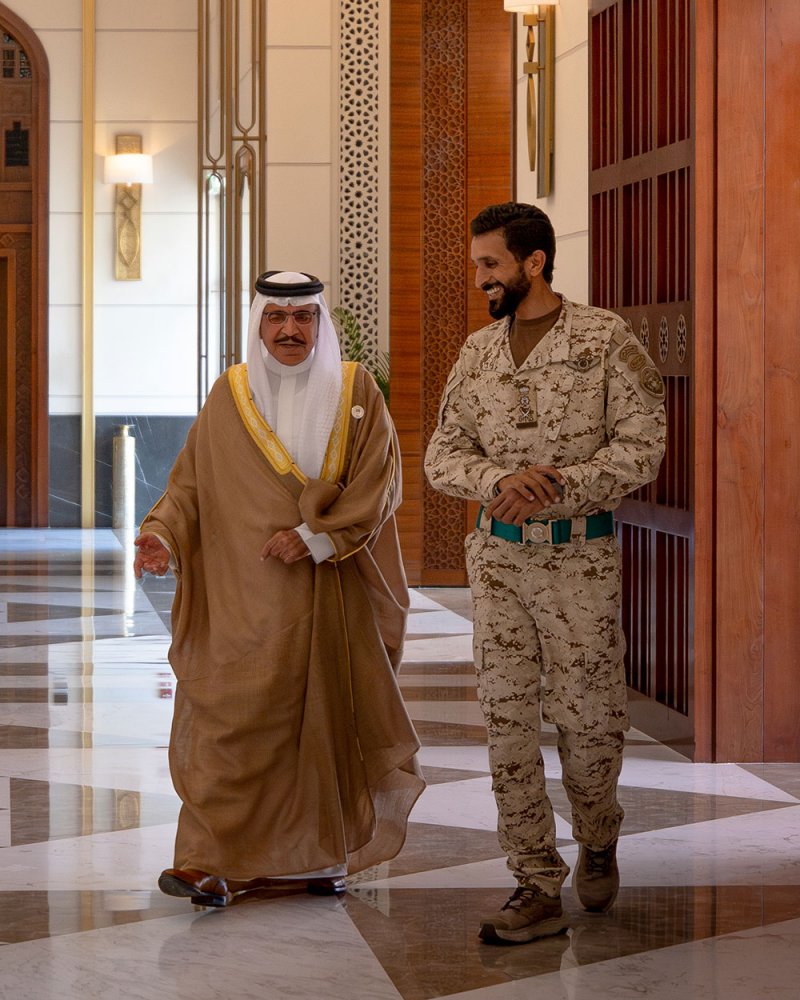 ناصر بن حمد: دور بارز لوزارة الداخلية في الحفاظ على الأمن والاستقرار