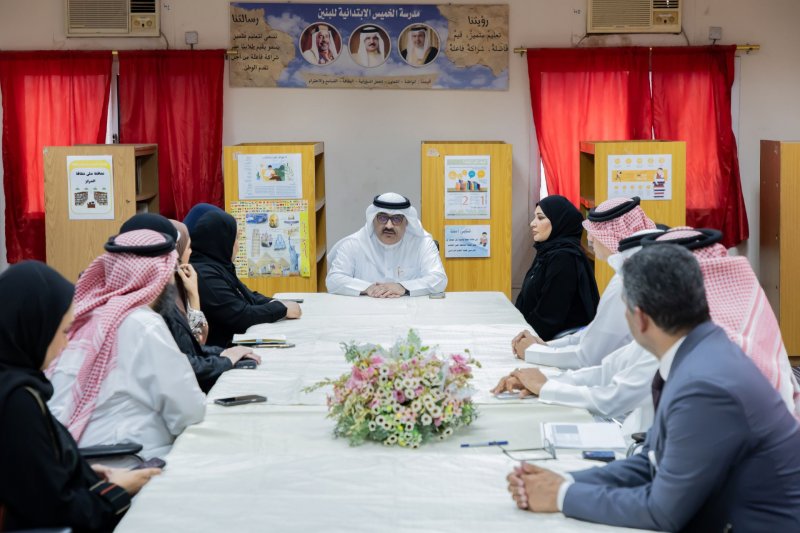 بالصور: وزير التربية يزور مدرستيْ الخميس الابتدائية للبنين والبلاد القديم الابتدائية الإعدادية للبنين
