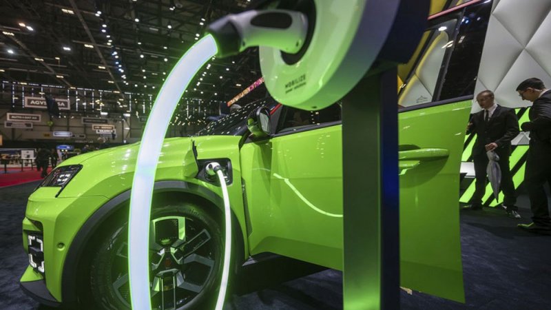 دراسة تتوقع قفزة في استخدام السيارات الكهربائية بحلول 2040