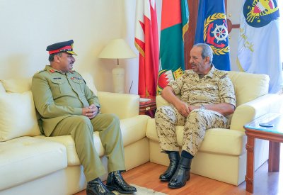 القائد العام لقوة دفاع البحرين يستقبل المدير العام لشركة الاتصالات الباكستانية الوطنية "NRTC"