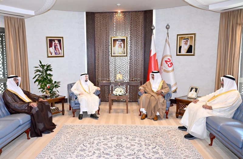  وزير الداخلية يستقبل مستشار الشؤون الدينية بديوان الرئاسة بدولة الإمارات 