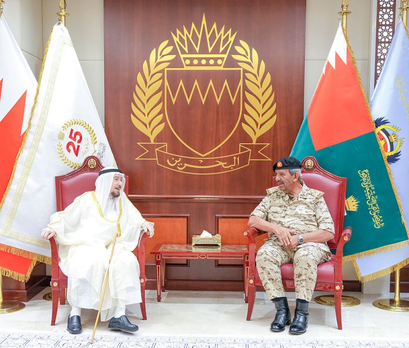 المشير يشيد بالعلاقات الوطيدة مع الإمارات