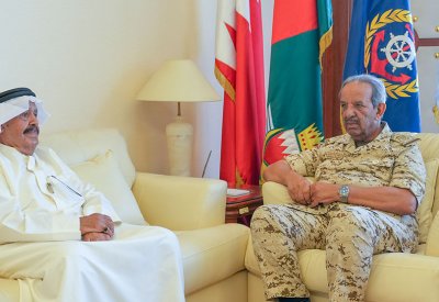 القائد العام لقوة دفاع البحرين يستقبل سعادة الشيخ أحمد بن محمد آل خليفة عضو مجلس الشورى‎