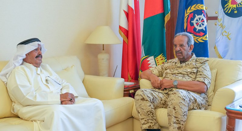 القائد العام لقوة دفاع البحرين يستقبل سعادة الشيخ أحمد بن محمد آل خليفة عضو مجلس الشورى‎