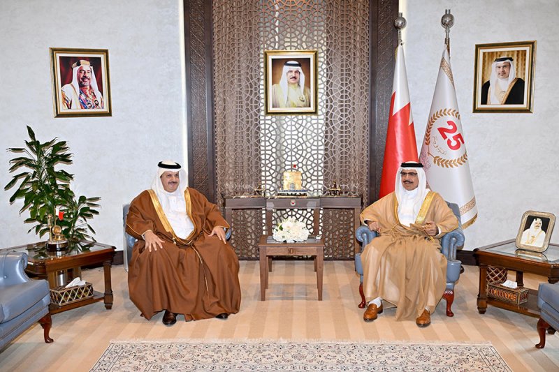 وزير الداخلية يستقبل راشد بونجمة ويهنأه بصدور المرسوم الملكي بتعيينه وكيلا لوزارة الداخلية لشئون السلطة التشريعية