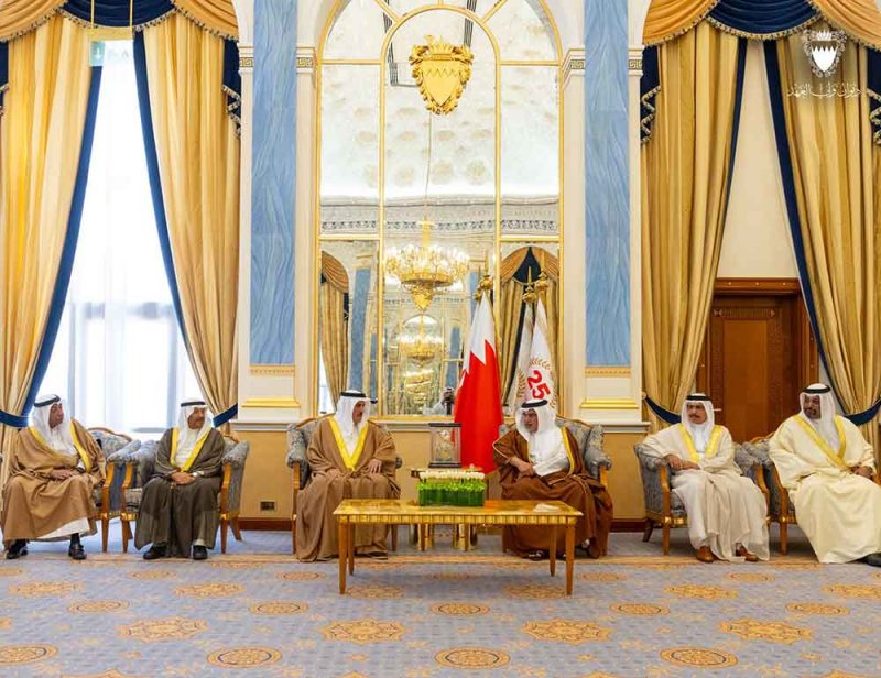 سمو ولي العهد رئيس الوزراء يشيد بما يتمتع به أبناء البحرين من روح وطنية مسؤولة جامعة