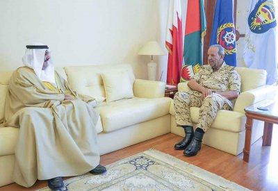 القائد العام لقوة دفاع البحرين يستقبل معالي الشيخ خليفة بن دعيج آل خليفة