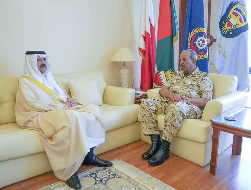 القائد العام لقوة دفاع البحرين يستقبل الشيخ عبدالعزيز بن مبارك آل خليفة