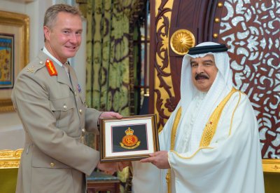 جلالة الملك المعظم القائد الأعلى للقوات المسلحة يستقبل قائد أكاديمية ساندهيرست العسكرية الملكية في المملكة المتحدة