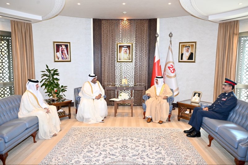 وزير الداخلية يستقبل سفير دولة قطر الشقيقة لدى البحرين بمناسبة تعيينه
