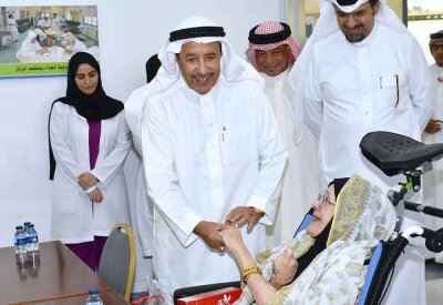 محافظ المحرق يزور مركز المحرق للرعاية الاجتماعية ويشيد بالخدمات المقدمة للمسنين