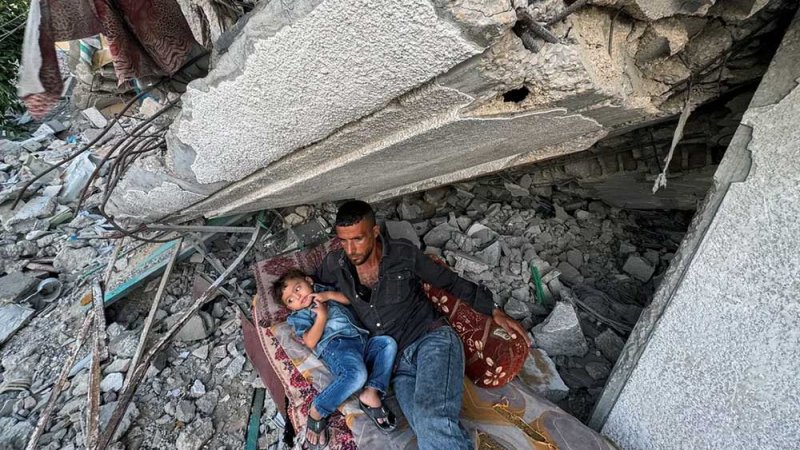 عام على الحرب.. سكان غزة "خلصونا من أطنان الركام"