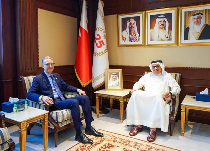 وزير الخارجية يستقبل سفير الولايات المتحدة الأمريكية لدى مملكة البحرين