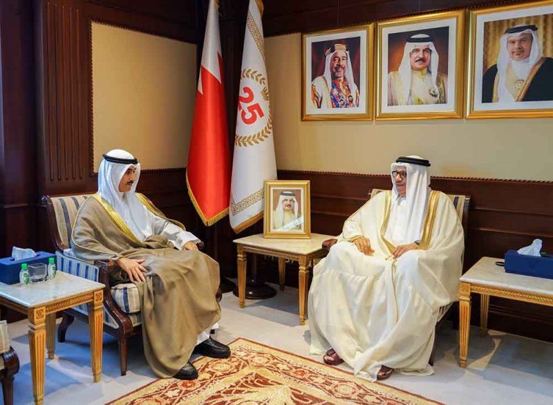 وزير الخارجية يستقبل سفير دولة الكويت لدى مملكة البحرين