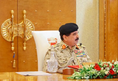 جلالة الملك المعظم القائد الأعلى للقوات المسلحة يستقبل عددًا من كبار المسؤولين بقوة دفاع البحرين ويعرب عن اعتزازه بالقوة ورجالها البواسل وما يتميزون به من شجاعة وإقدام