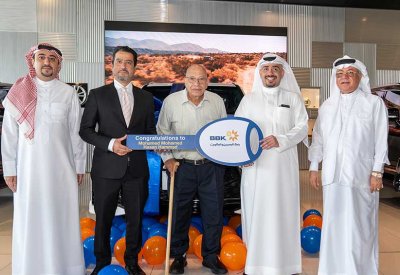 بنك البحرين والكويت يكرم الفائز بسيارة لكزس LX 600 F Sport  من الهيرات