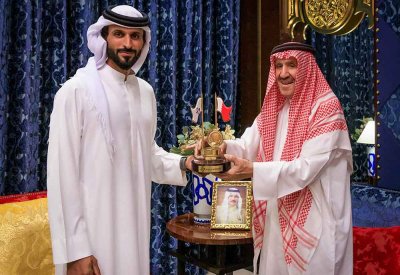 ناصر بن حمد يستقبل فاروق محمد الخطيب بمناسبة تقاعده