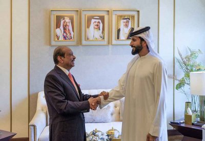 ناصر بن حمد يستقبل رئيس مجلس إدارة مجموعة اللولو