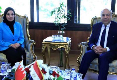 وزير الطيران المدني بجمهورية مصر يلتقي سفيرة مملكة البحرين في القاهرة