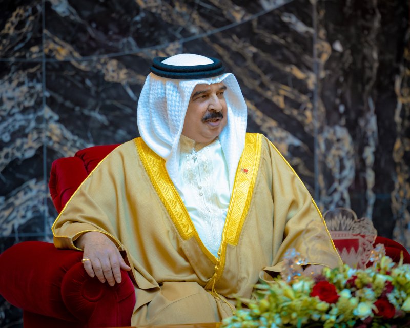 جلالة الملك المعظم يتسلم التقرير السنوي لأعمال مجلسي الشورى والنواب