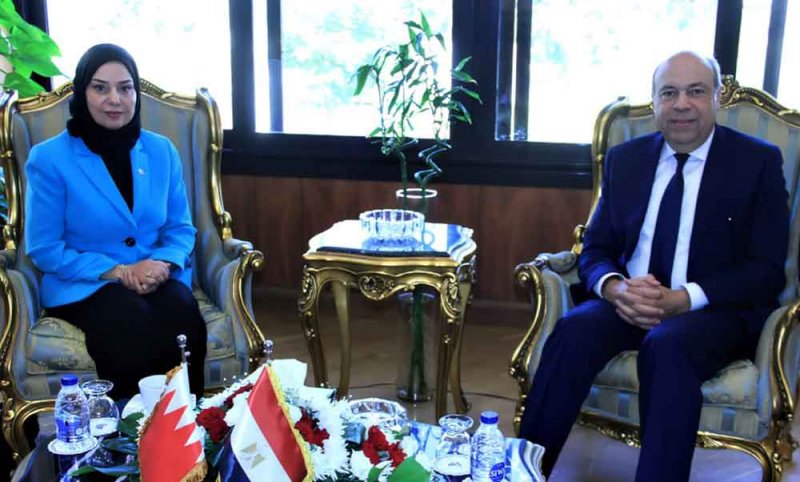 وزير الطيران المدني بجمهورية مصر يلتقي سفيرة مملكة البحرين في القاهرة