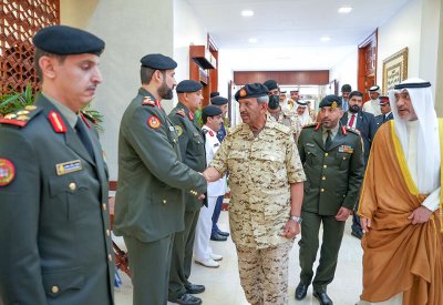 القائد العام يستقبل النائب الأول لرئيس مجلس الوزراء ووزير الدفاع ووزير الداخلية بدولة الكويت