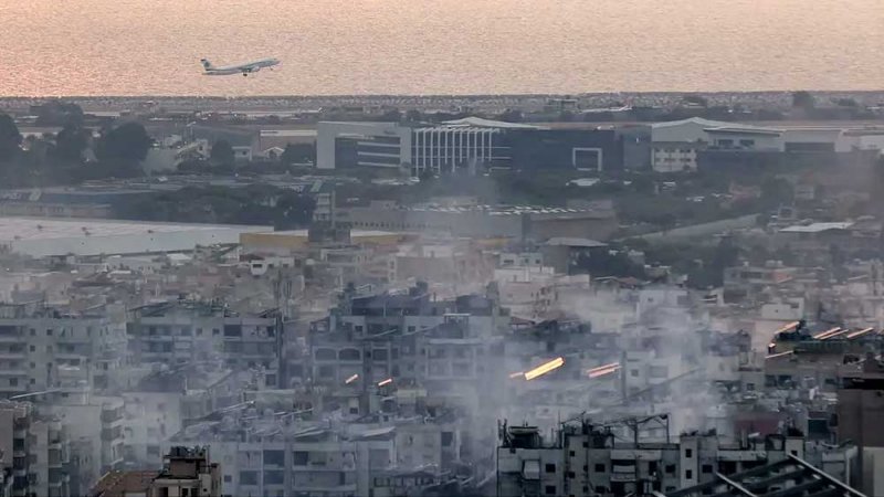 تقلع وتهبط بين الغارات.. "طيران الشرق الأوسط" تذهل اللبنانيين