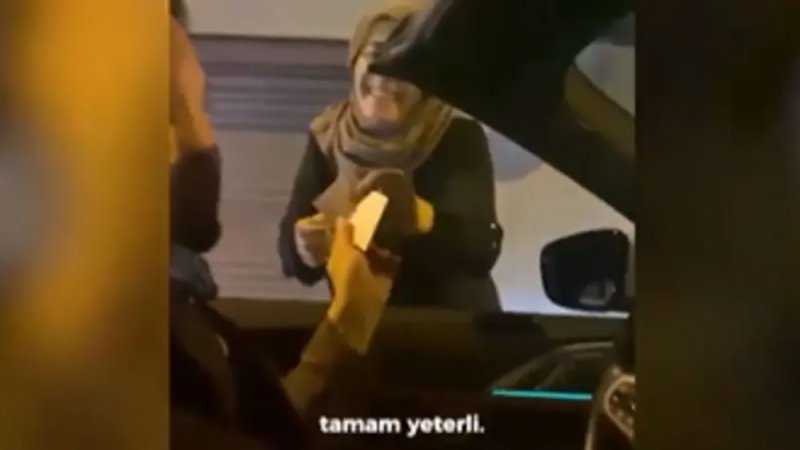 إهانة وليست مساعدة.. مقطع فيديو لتركي يثير الجدل في البلاد