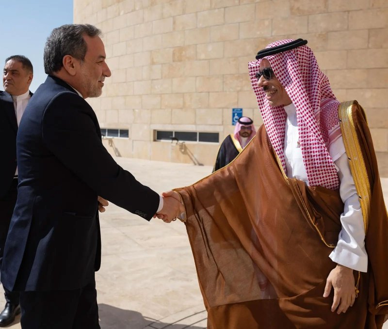 وزير الخارجية السعودي يستقبل نظيره الإيراني في الرياض