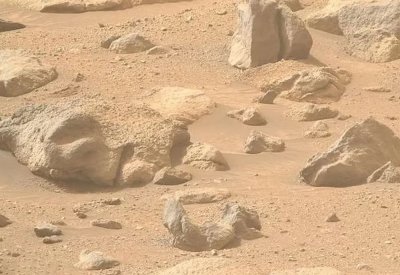 على المريخ.. ناسا ترصد صخرة "وجه الإنسان"