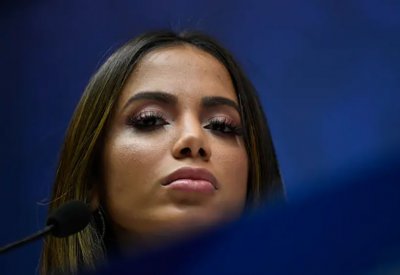 ليست جورجينا.. خمن من أشهر صديقة لاعب كرة قدم في العالم؟