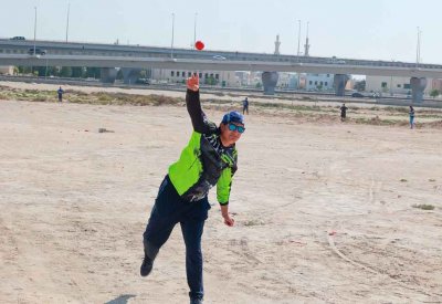 “الكريكيت” تنتشر في المساحات الرملية المفتوحة بالبحرين