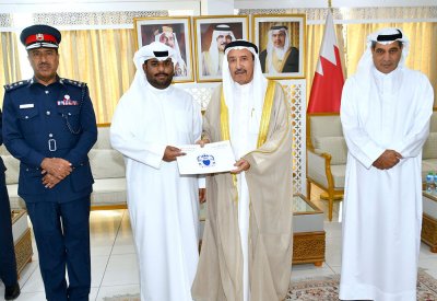محافظ المحرق يكرم عدد من المواطنين تقديراً على جهودهم التطوعية