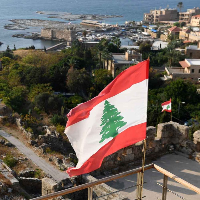 مستثمرون يجازفون بشراء سندات لبنان الرخيصة وسط الحرب