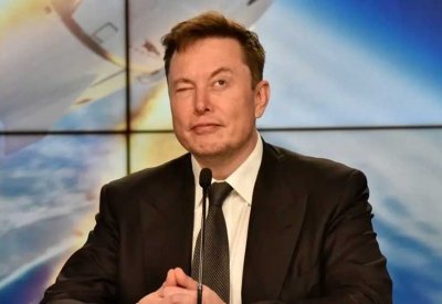 إيلون ماسك قد يصبح أول "تريليونير" في العالم بحلول 2027
