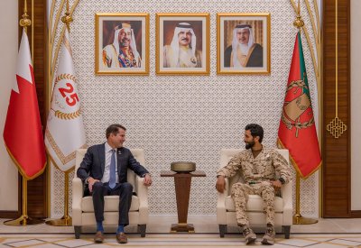 سمو الشيخ ناصر بن حمد يستقبل عضو الكونغرس الأميركي ممثل ولاية ماساتشوستس