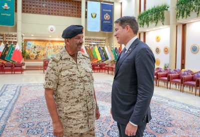 القائد العام لقوة دفاع البحرين يستقبل عضو الكونغرس الأمريكي ممثل ولاية ماساتشوستس بالولايات المتحدة الأمريكية