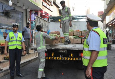 شرطة "العاصمة" تنفذ حملات تفتيشية للتصدي لمخالفات الباعة الجائلين