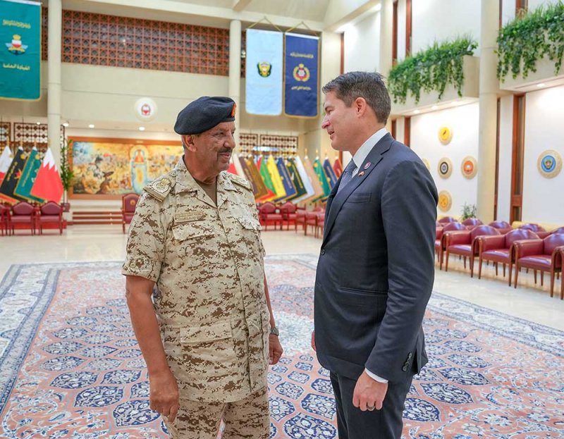 القائد العام لقوة دفاع البحرين يستقبل عضو الكونغرس الأمريكي ممثل ولاية ماساتشوستس بالولايات المتحدة الأمريكية