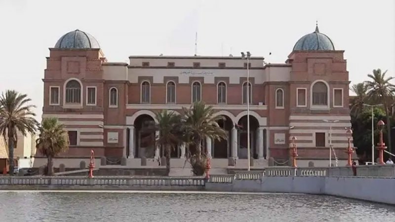 خلافات قادة ليبيا حول ضريبة الدولار تضع المصرف المركزي في مأزق