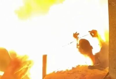 شاب فلسطيني يحترق حياً بقصف إسرائيلي هز العالم.. فمن هو؟