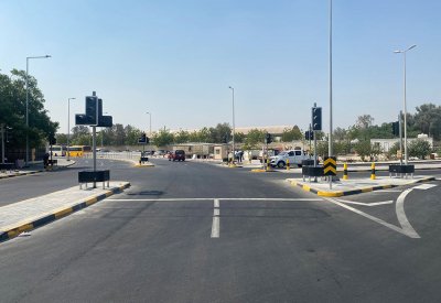"الأشغال": تركيب إشارة ضوئية جديدة في المنطقة التعليمية بمدينة عيسى